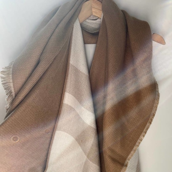 NEW Banana Republic Reversible Tan Plaid Poncho One Size - Picture 7 of 7